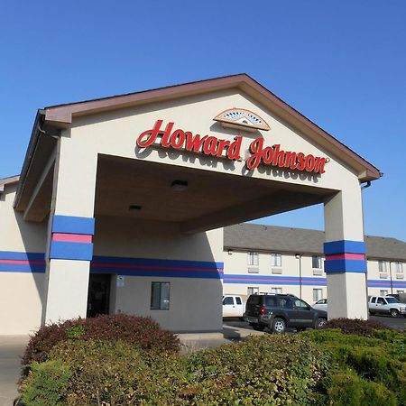 Howard Johnson By Wyndham Wichita Airport Exteriör bild
