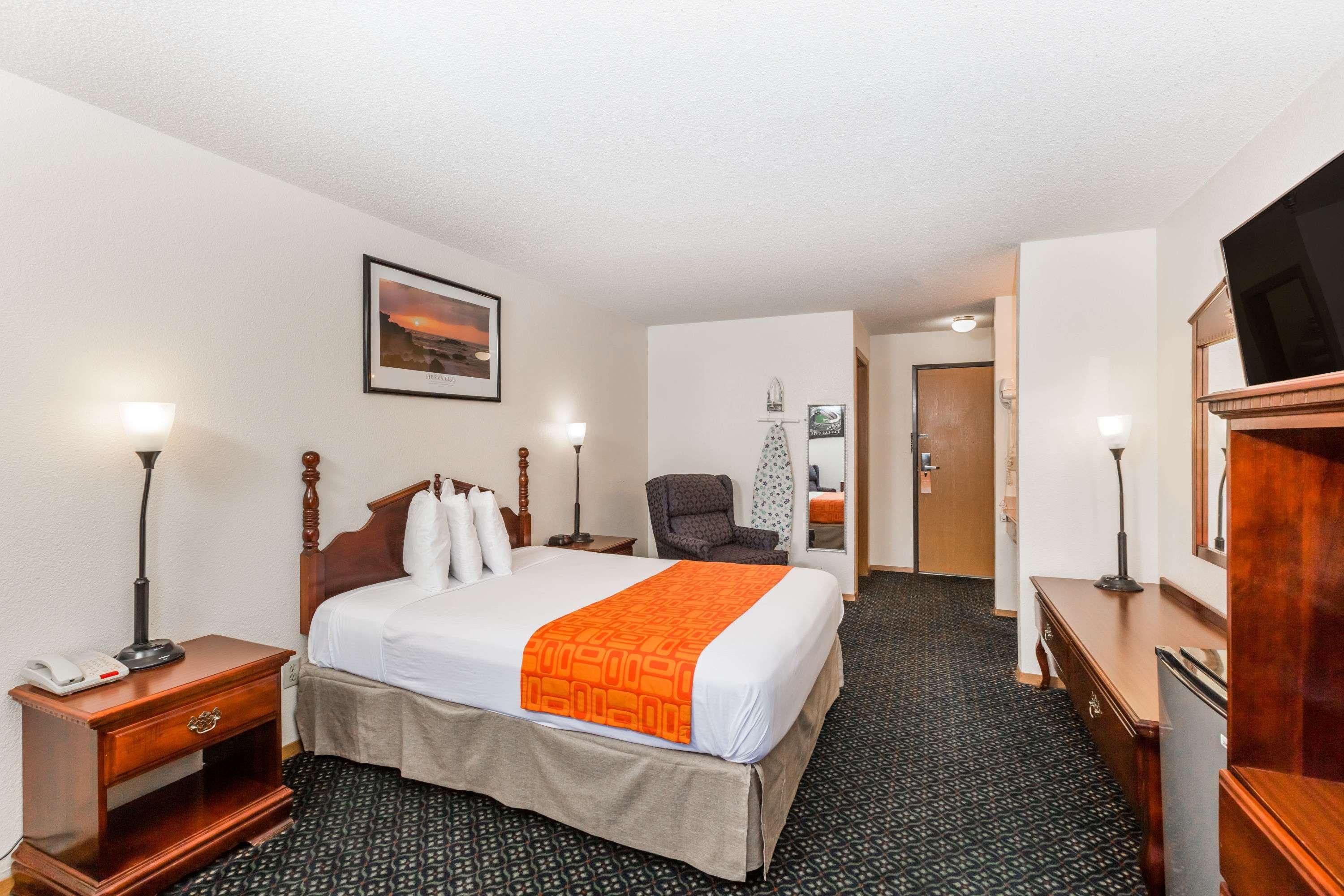 Howard Johnson By Wyndham Wichita Airport Exteriör bild