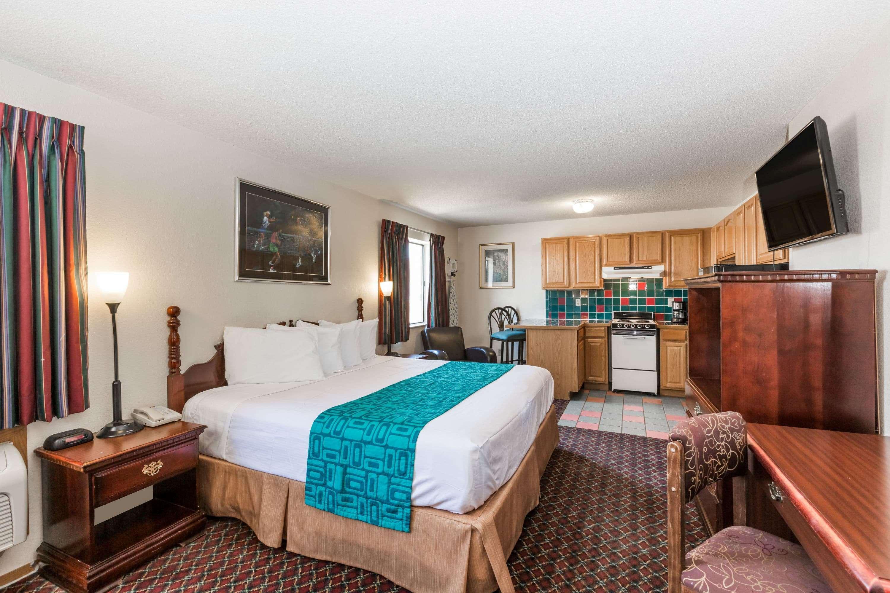 Howard Johnson By Wyndham Wichita Airport Exteriör bild
