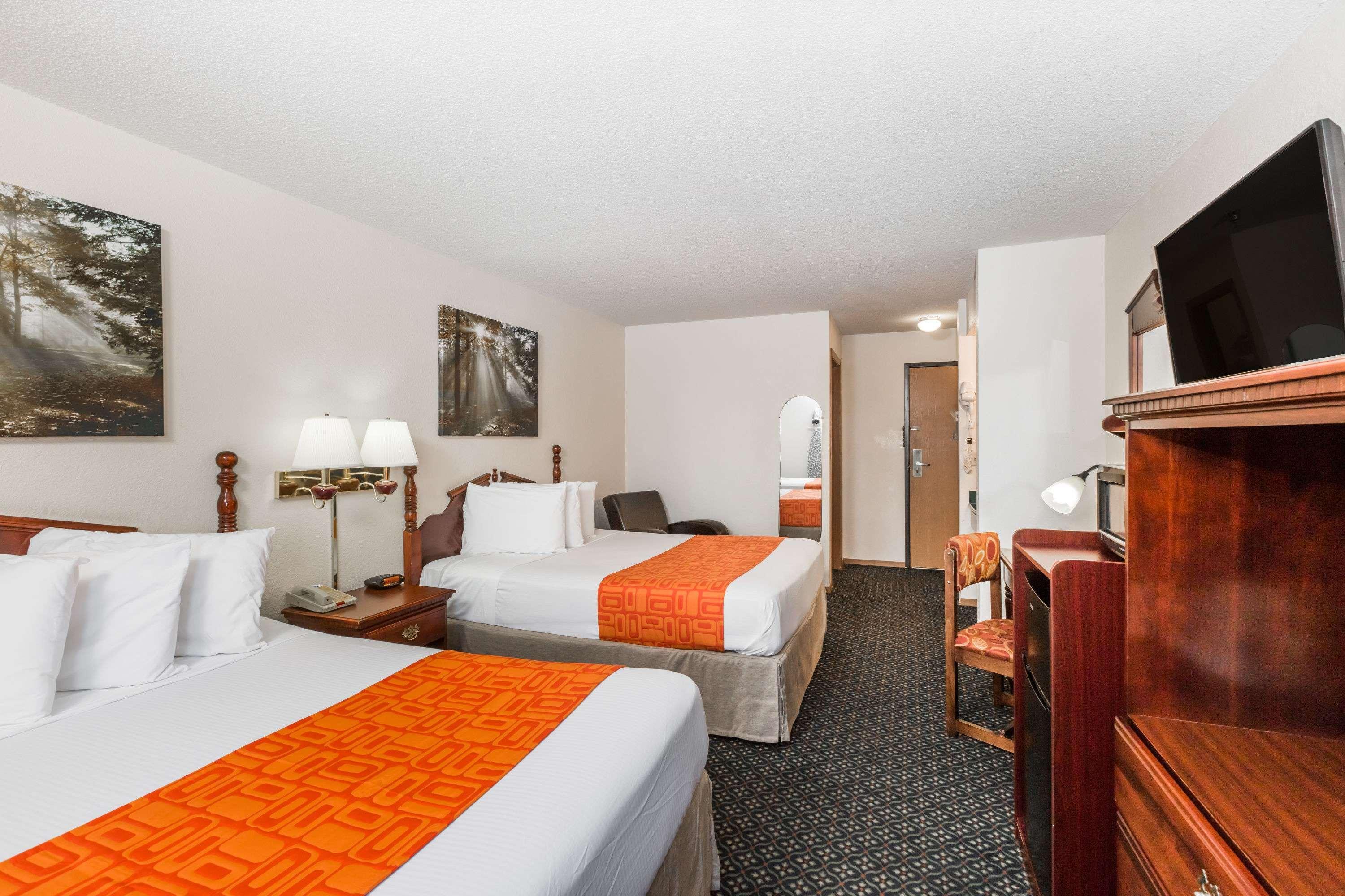 Howard Johnson By Wyndham Wichita Airport Exteriör bild