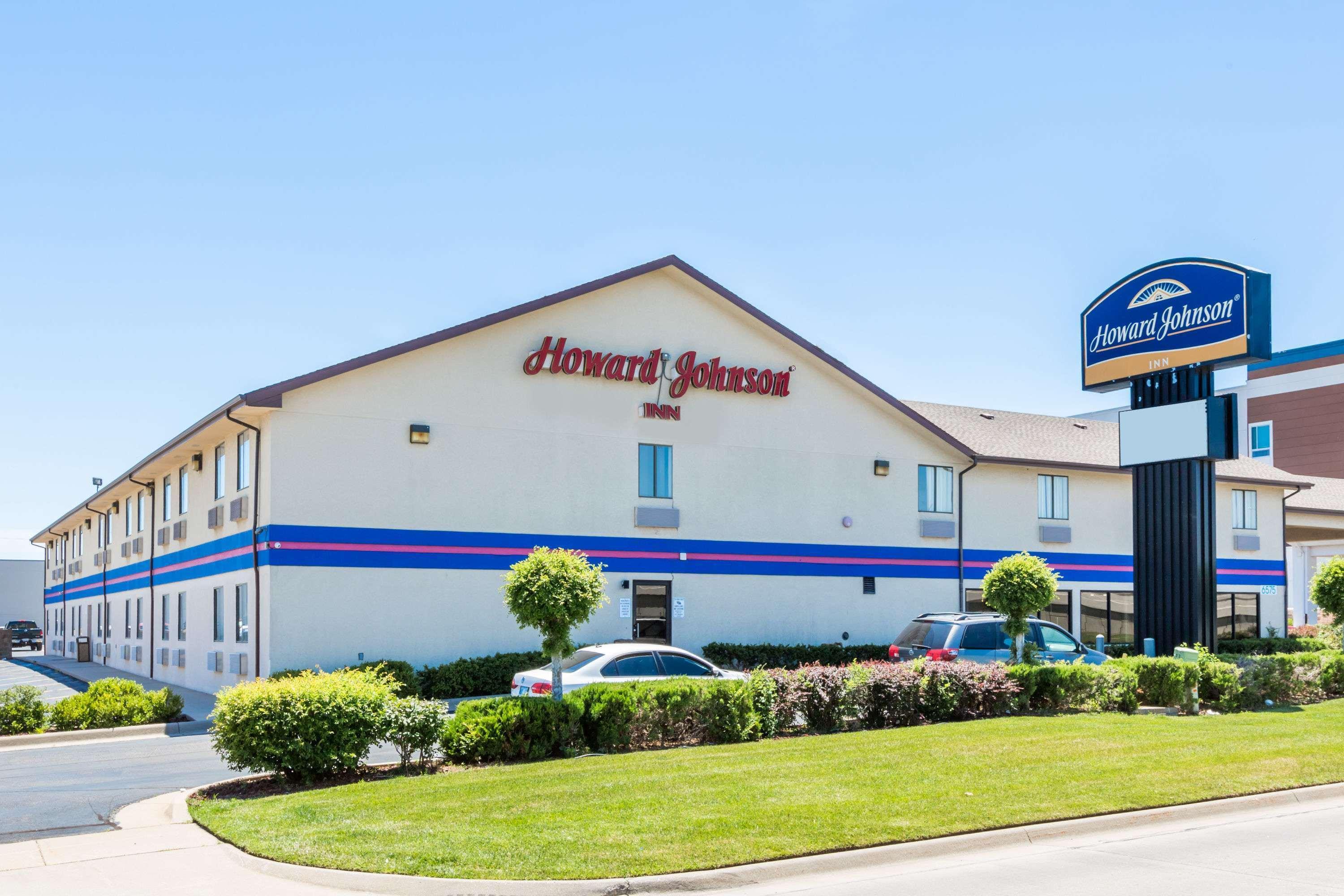 Howard Johnson By Wyndham Wichita Airport Exteriör bild