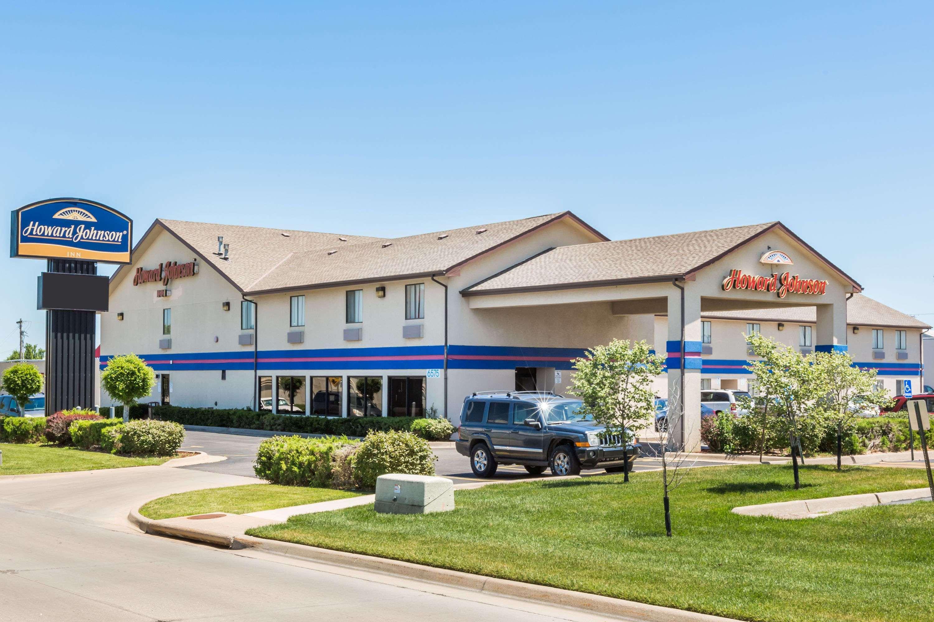 Howard Johnson By Wyndham Wichita Airport Exteriör bild