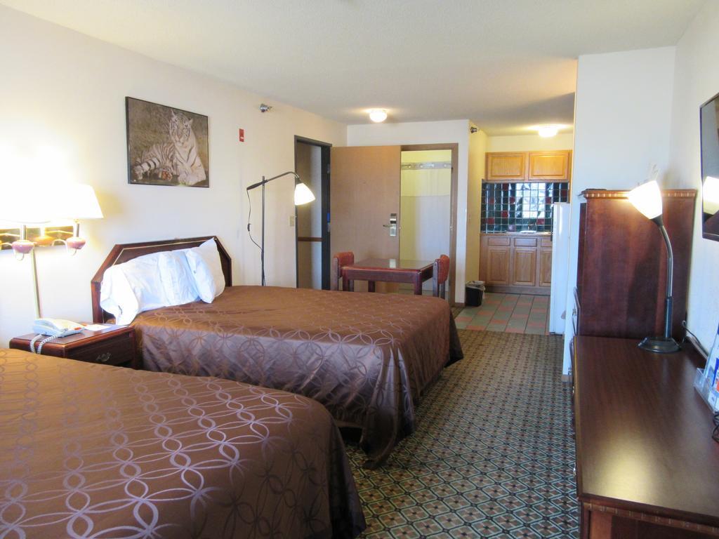 Howard Johnson By Wyndham Wichita Airport Exteriör bild
