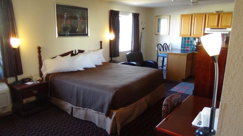 Howard Johnson By Wyndham Wichita Airport Exteriör bild