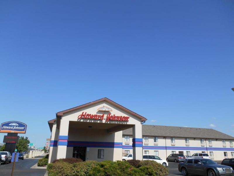 Howard Johnson By Wyndham Wichita Airport Exteriör bild
